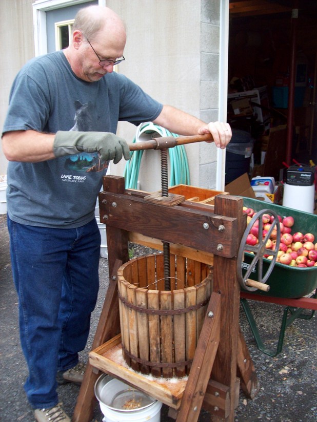 Pressing Apples